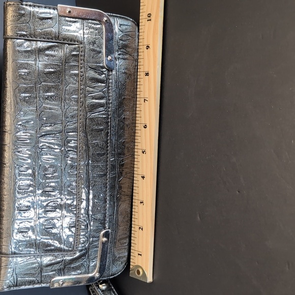 Sac O Grande Green Faux leather Womans Wristlet Clutch. - Picture 9 of 10